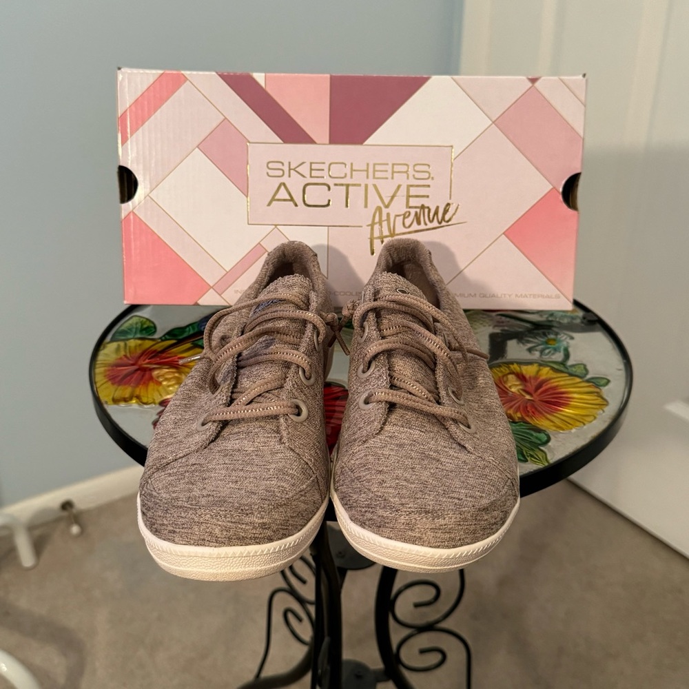 Sketchers Active Avenue Slide On Canvas Shoes with Memory Foam Size 7